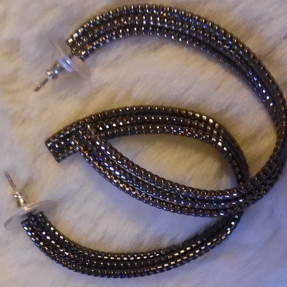BLACK METAL JEWELRY MIX... BANGLES, NECKLACE AND EARRINGS - Picture 4 of 7